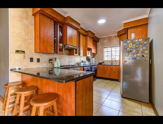 3 BEDROOM TOWNHOUSE FOR SALE IN FARRAR PARK